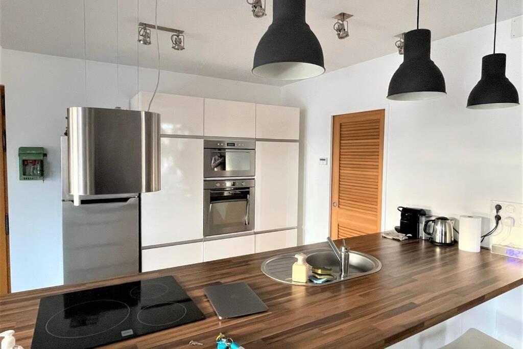 Superbe Loft 100M2 Proche Cathedrale Avec Parking Apartman Reims Kültér fotó